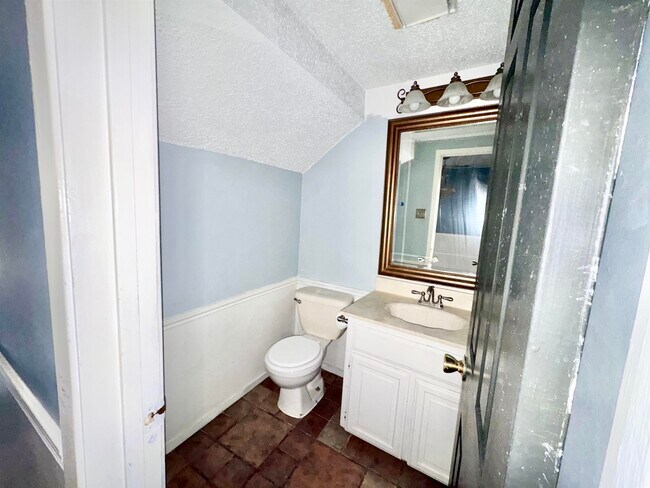 Building Photo - 200 Martingale