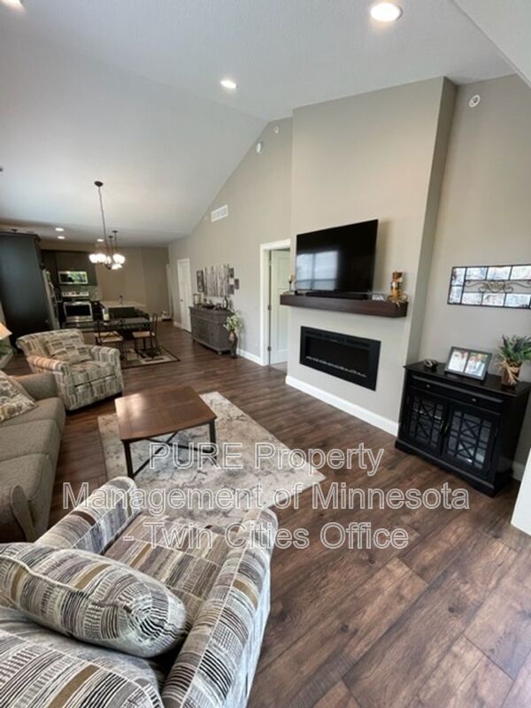 Building Photo - 631 Liberty Wy