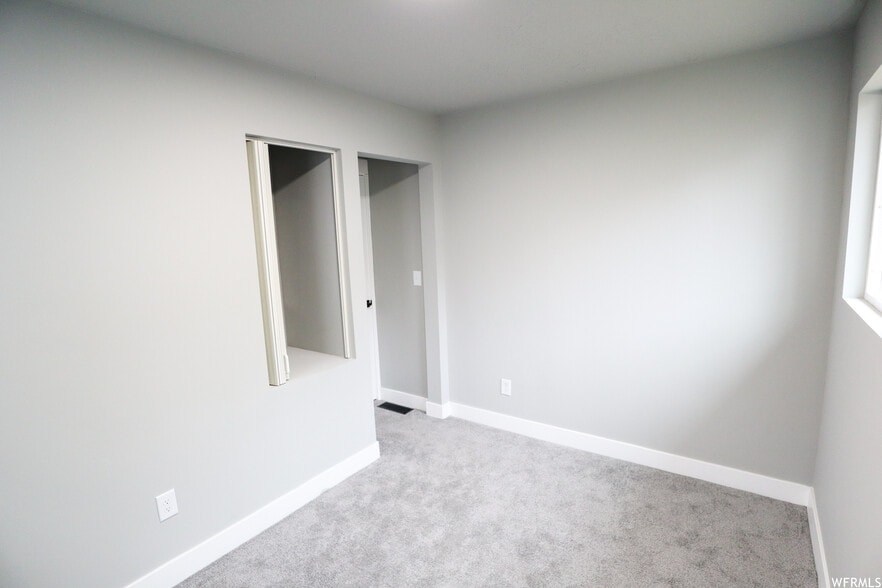 Bedroom for rent - 948 E Atkin Ave