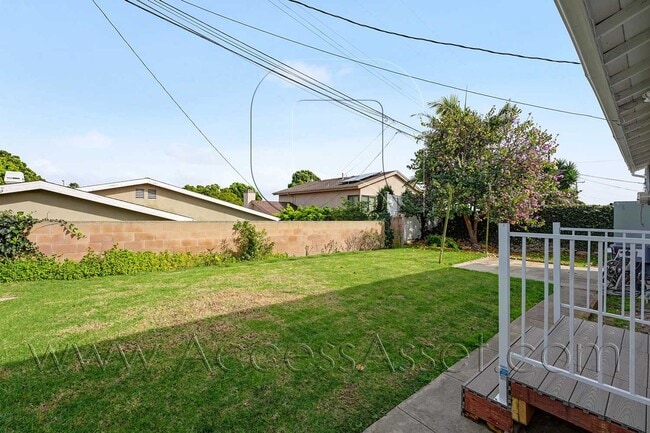 Building Photo - Spacious 4 Bed/2 Bath Home With EV Charger In Torrance!