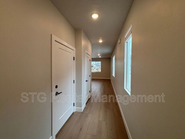 Building Photo - 3963 Fossil Way