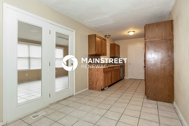Building Photo - 9313 S Land Ave