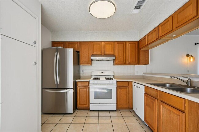 Building Photo - 9413 Quail Meadow Dr