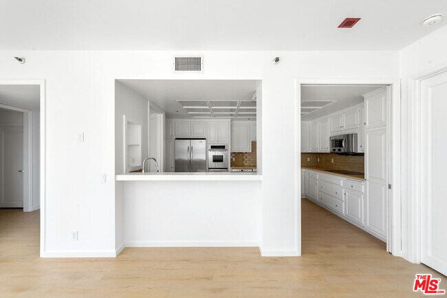 Building Photo - 10550 Wilshire Blvd