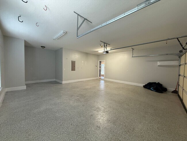 Building Photo - 31 Wellington Cir