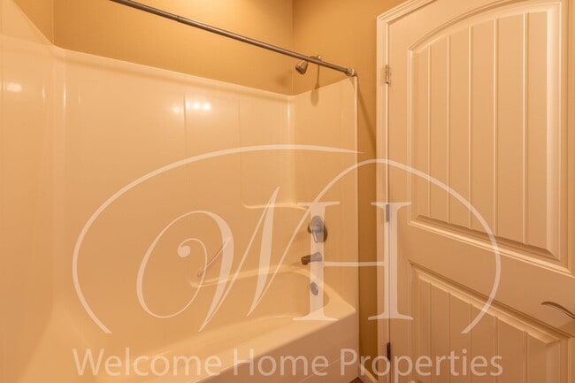 Building Photo - High End Condo Close to Downtown Walla Walla