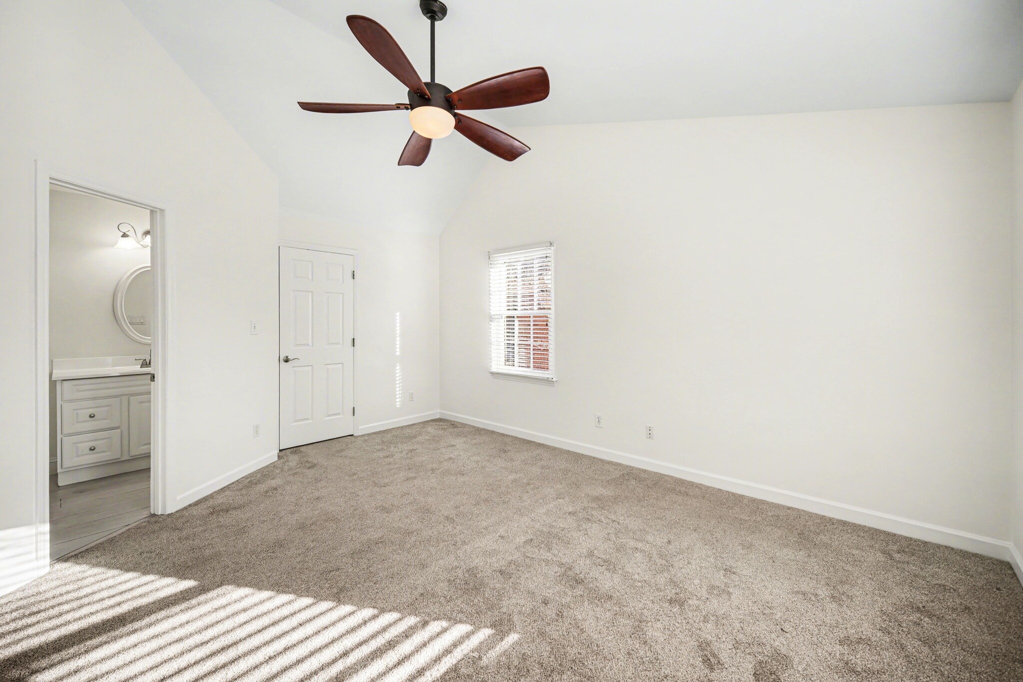 Building Photo - 520 N Poplar St