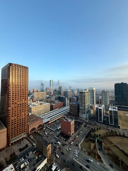 Building Photo - 235 W Van Buren St