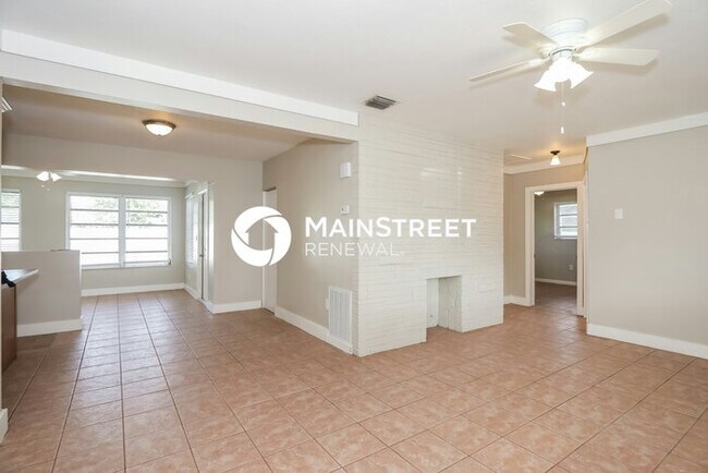 Building Photo - 2 Bedroom Pet-Friendly Home in Miramar, FL...