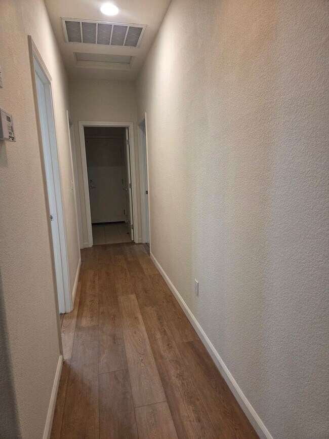 Building Photo - Desirable Empire Ranch 3 Bdrm, 2 Bath