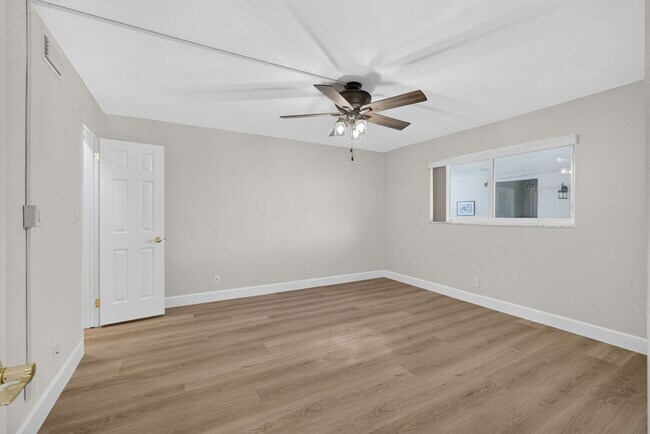 Building Photo - 52 Yacht Club Dr
