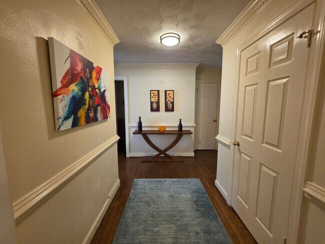 Building Photo - Ghent Square