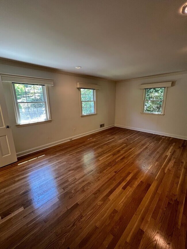 Building Photo - Berkley Stunner