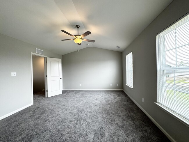 Building Photo - 224 Ivy Grn Pl