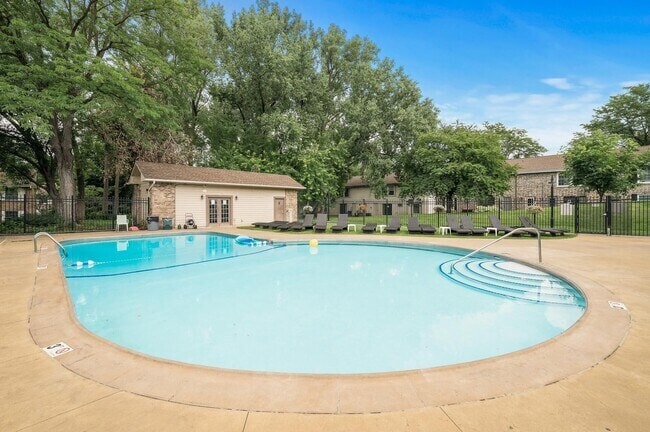 Building Photo - 4536 Cedar Lake Rd S