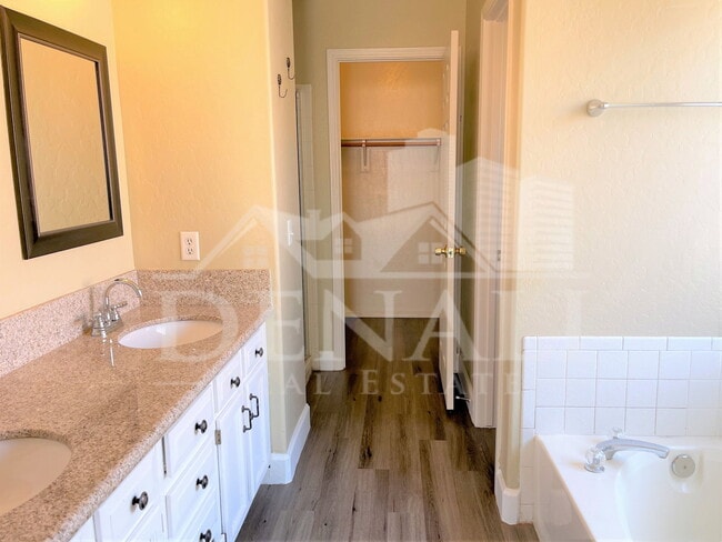 Building Photo - 3602 E Windmere Dr