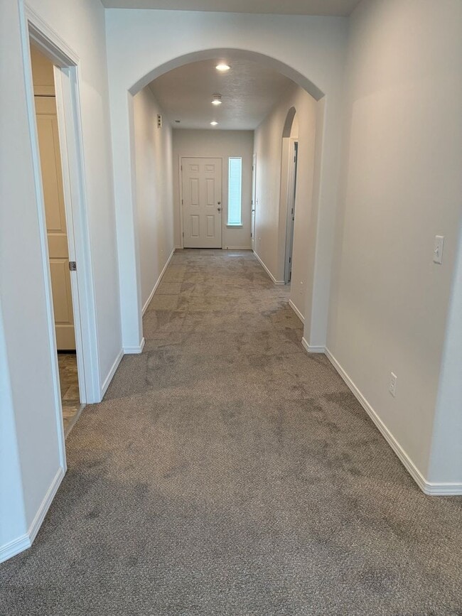 Building Photo - Beautiful Newer Home for Rent in Mae Valley.