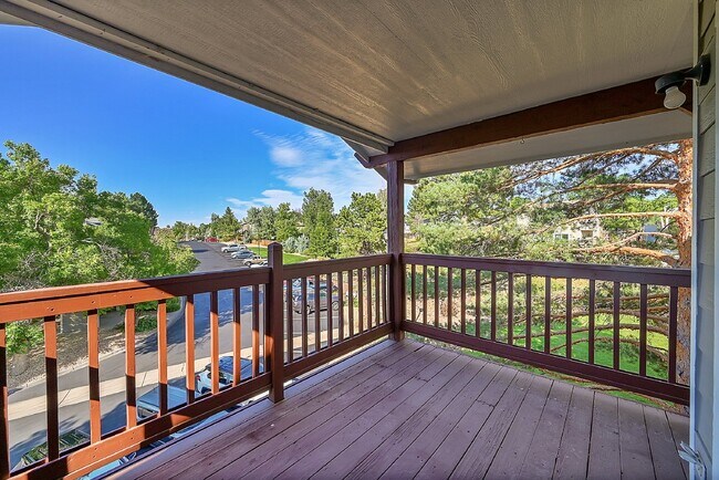 Building Photo - $1,650.00 - 2 Bedrooms, 1.5 Bathrooms Condo in Aurora with Cozy Fireplace!