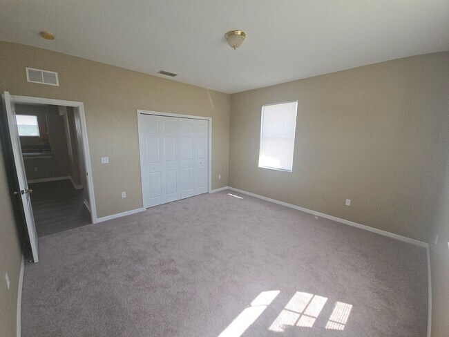 Building Photo - Remodeled 3 bed 2 bath home