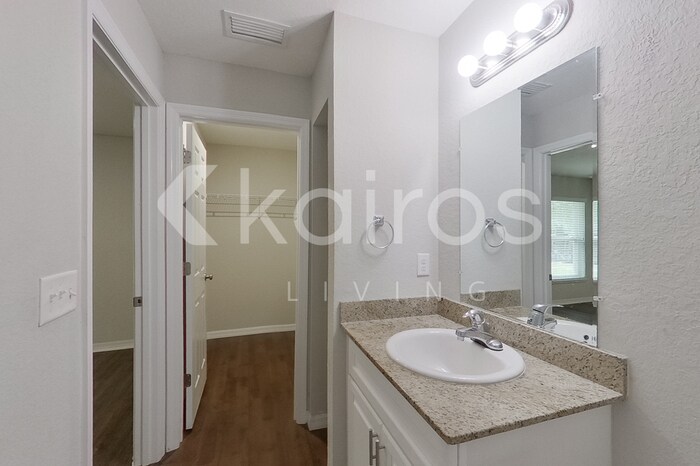 Building Photo - 3820 SE 136th Pl