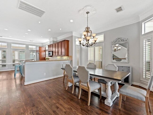 Building Photo - 625 Hartman St