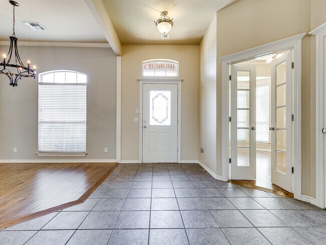 Building Photo - Lone Oak Ridge + Gated Community + 4 beds/2.5 Baths + Storm Shelter + Deer Creek Schools