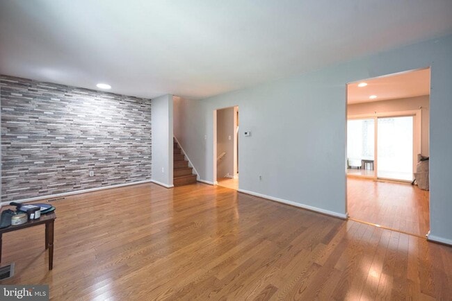 Building Photo - 12805 Poplar St