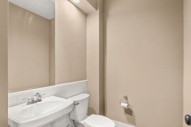 Building Photo - Must See! Luxury Townhome in West Sylvan Hills - Clubhouse/Pool/Garage!