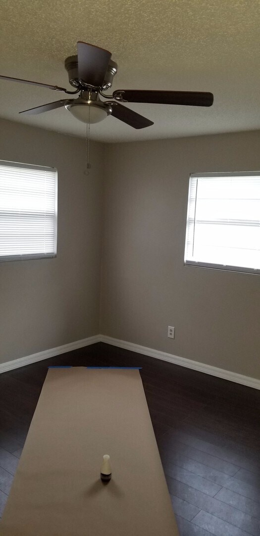 Building Photo - **CUTE! 2 BEDROOM / 1 BATH HOUSE (OFF NARC...