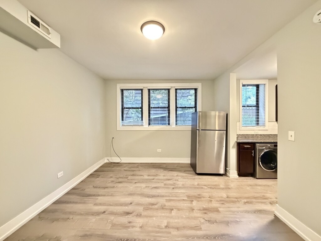 Building Photo - 913 Maple