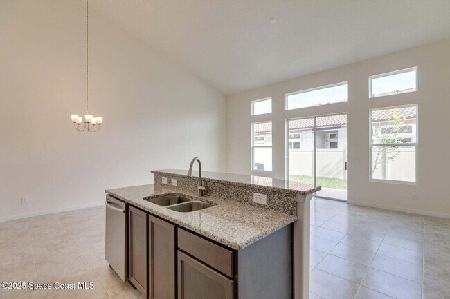 Building Photo - 759 Simeon Dr