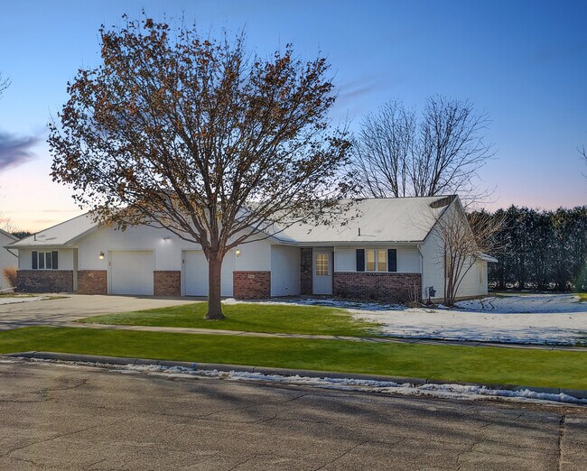 Building Photo - 2504 10th St SW