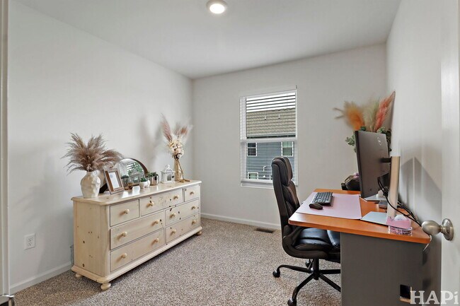 Building Photo - 6740 Linden Trl