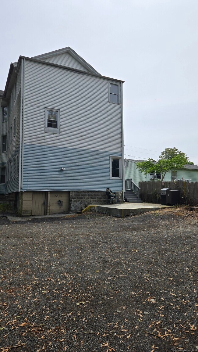 Building Photo - 117 Dikeman St