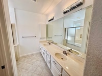 Building Photo - Within 3 miles of several major shopping c...