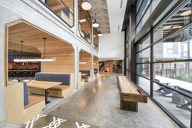 Building Photo - 2810 Riverby Rd