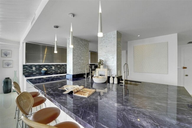 Building Photo - 3430 Galt Ocean Dr