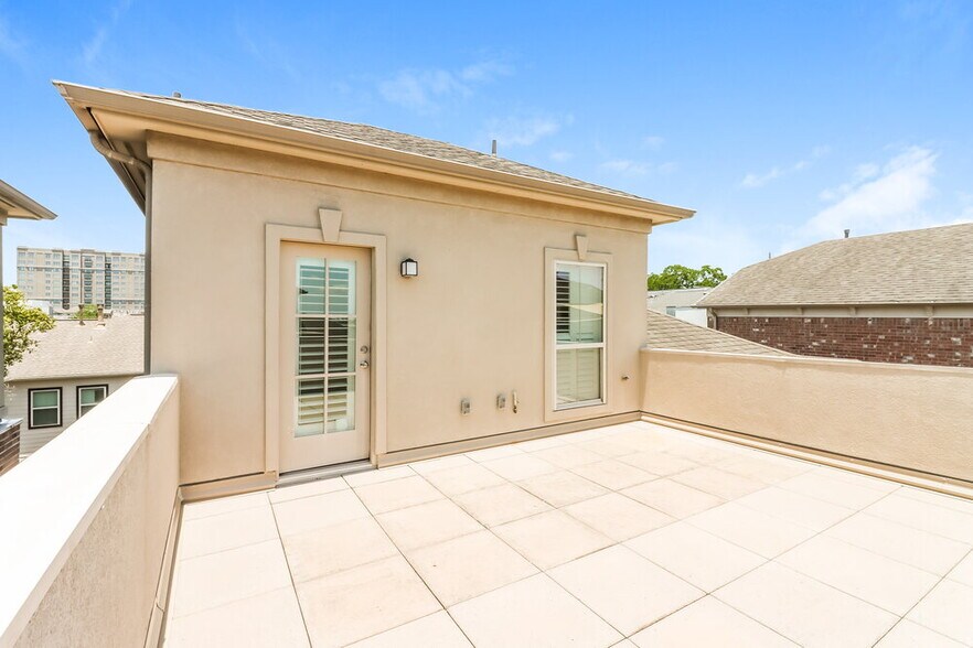 Building Photo - 1829 Oakdale St