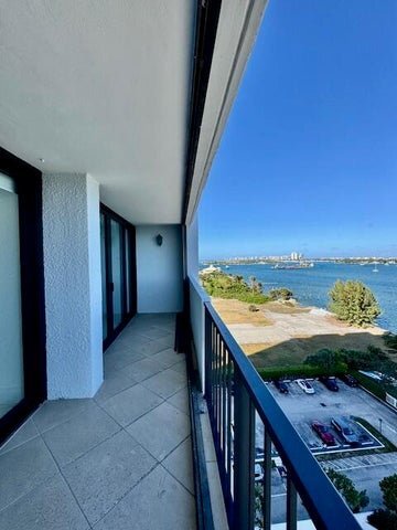 Building Photo - 5600 N Flagler Dr