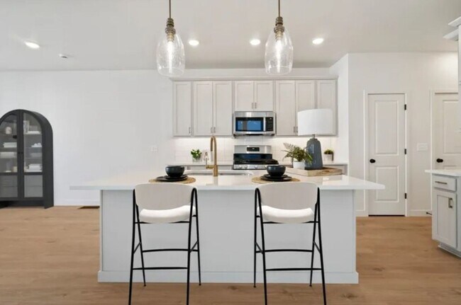 Building Photo - Beautiful 3 Bed 2.5 Bath in Highland!!