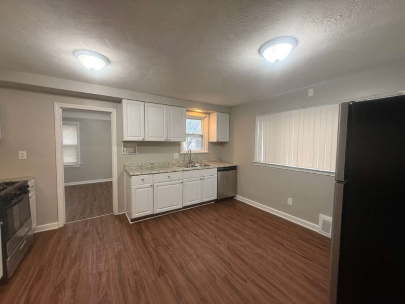 Building Photo - 9002 S Highland Ave