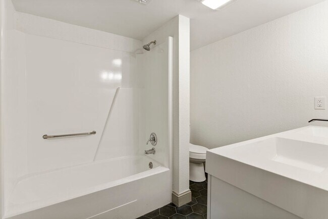 Building Photo - ONYX at 37th