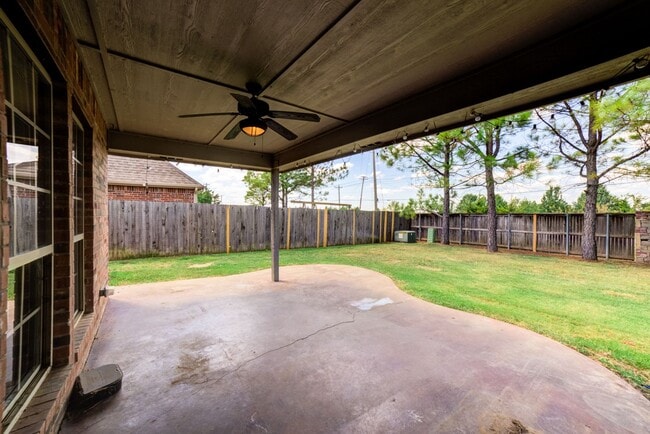 Building Photo - 4 Bed / 3 Bath in Jenks!