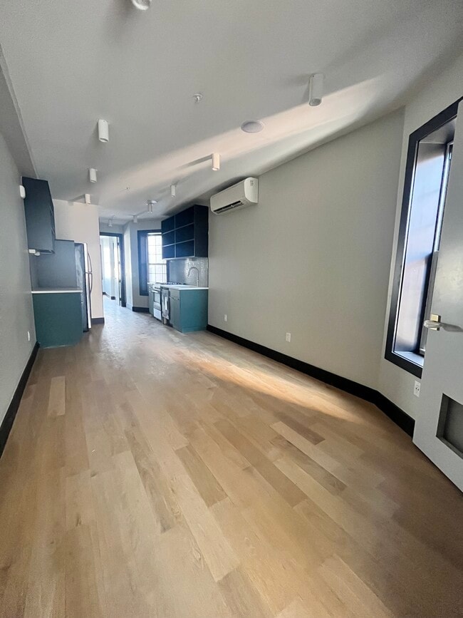 41 Van Wagenen 1R - 46 Van Wagenen Ave