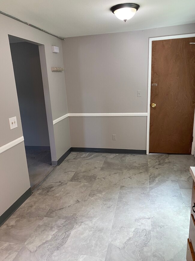 Building Photo - 1136 Atwood Ave