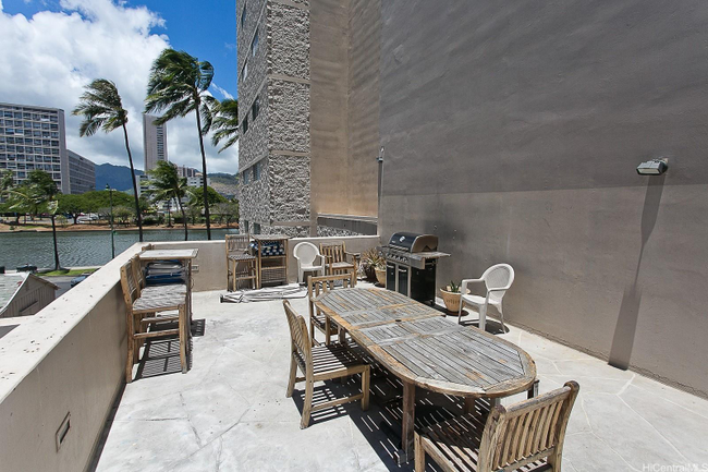 Building Photo - 2115 Ala Wai Blvd