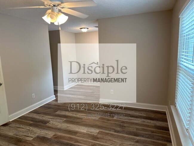 Building Photo - 67 Landing Way