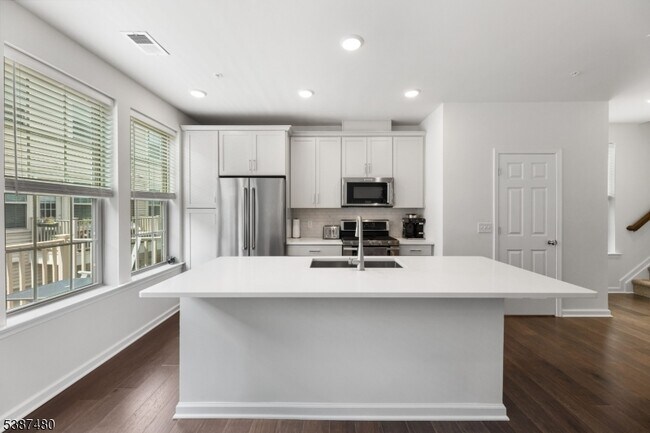 Building Photo - 89 Robeson St