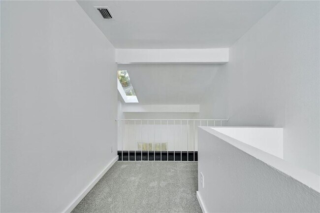 Building Photo - 1502 Bridgeway Dr