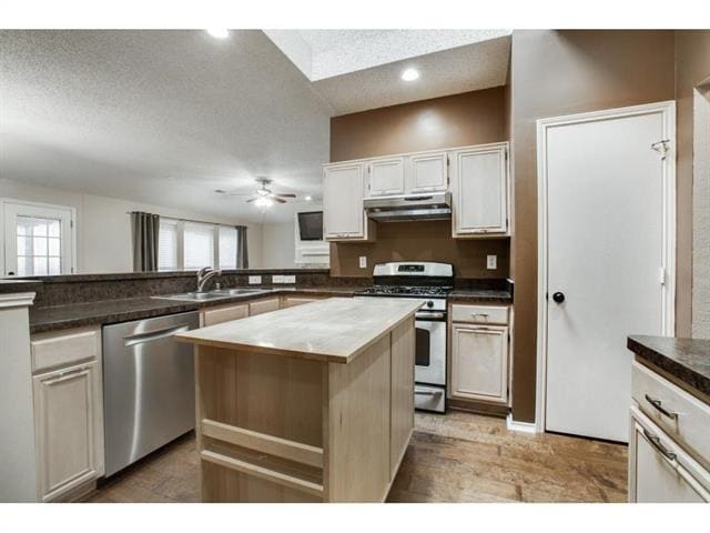 Building Photo - 1409 Meadowbrook Dr